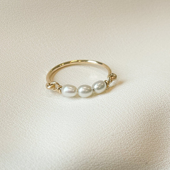 Anello Perla Trio (riempito in oro 14k)